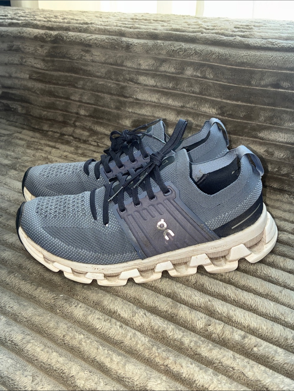 On Running Cloud Sneakers - Gray and White